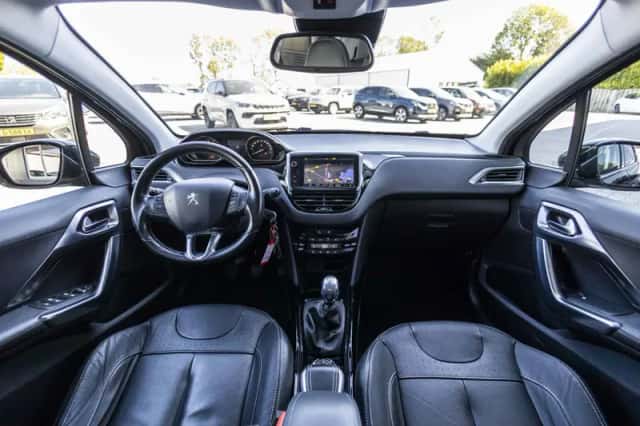 Peugeot 2008 (2017) thumbnail 73