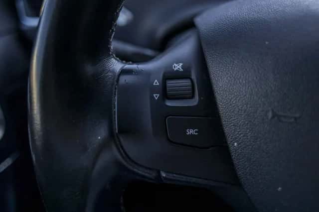 Peugeot 2008 (2017) thumbnail 75