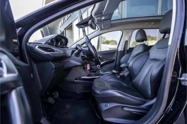 Peugeot 2008 (2017) thumbnail 9