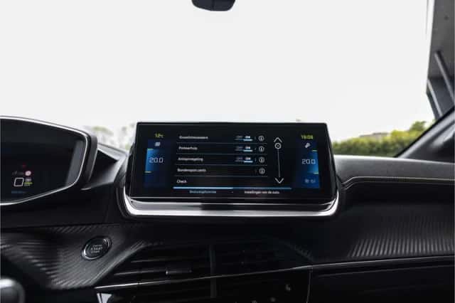 Peugeot e-208 (2021) thumbnail 32