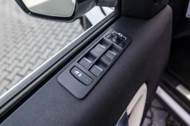 Land Rover Discovery Sport (2020) thumbnail 61