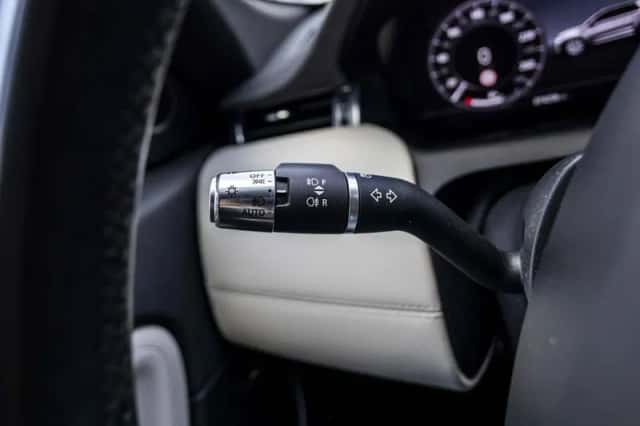 Land Rover Discovery Sport (2020) thumbnail 73