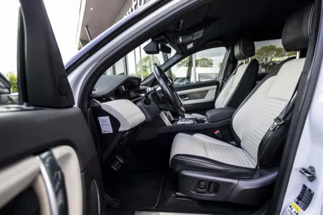 Land Rover Discovery Sport (2020) thumbnail 10