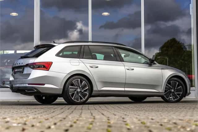 Škoda Superb (2022) thumbnail 3