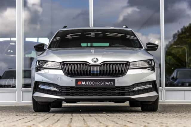 Škoda Superb (2022) thumbnail 4