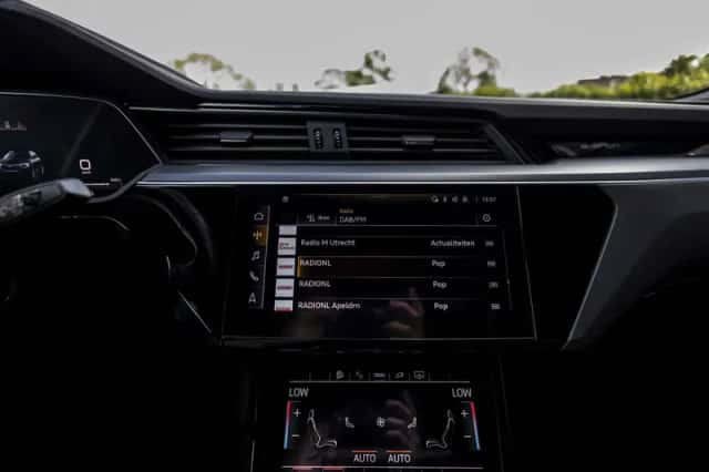 Audi e-tron (2021) thumbnail 67