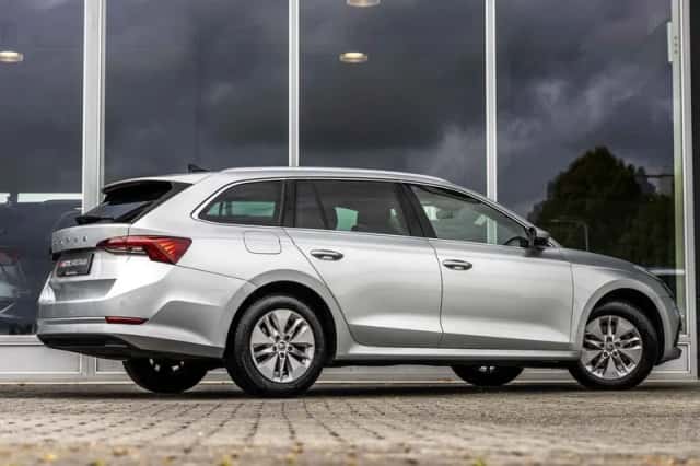 Škoda Octavia (2021) thumbnail 3