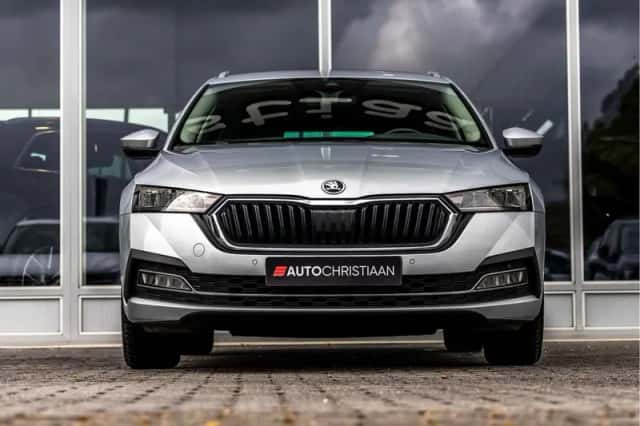 Škoda Octavia (2021) thumbnail 4