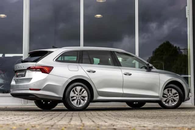 Škoda Octavia (2021) thumbnail 40