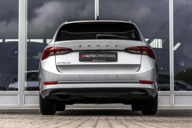 Škoda Octavia (2021) thumbnail 5
