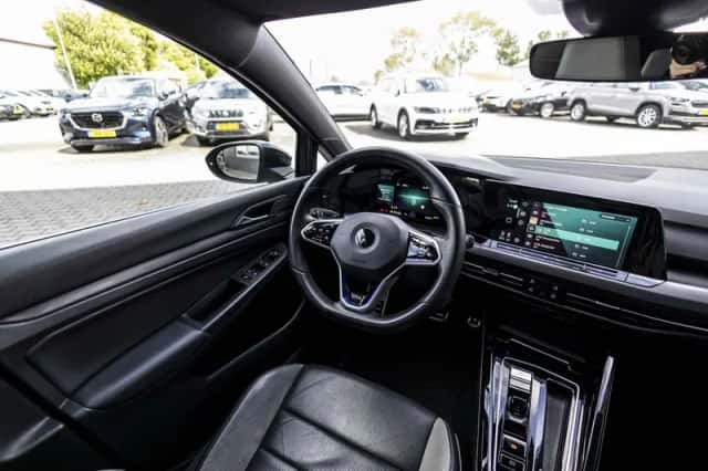 Volkswagen Golf (2022) thumbnail 21