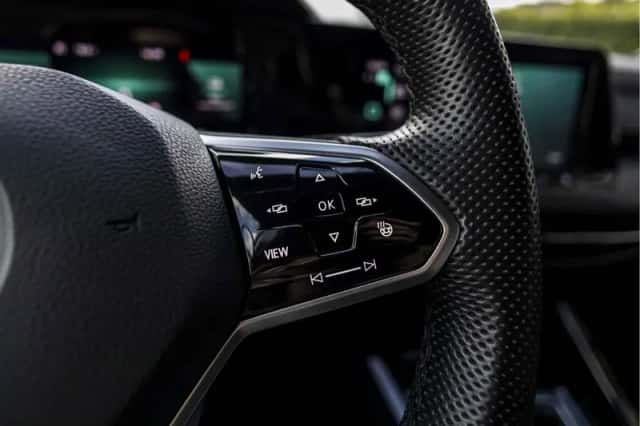 Volkswagen Golf (2022) thumbnail 36