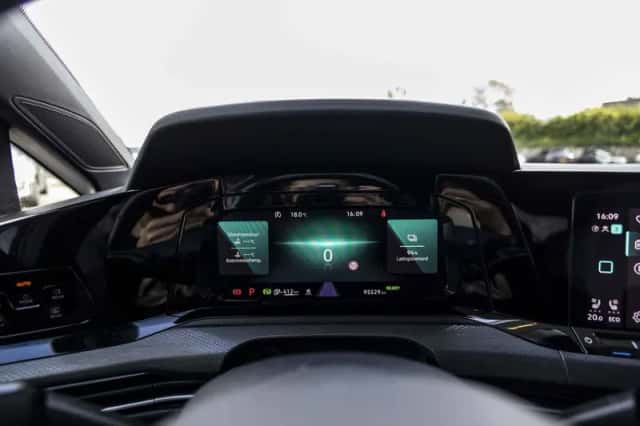 Volkswagen Golf (2022) thumbnail 9