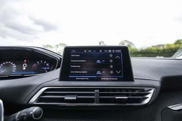 Peugeot 5008 (2020) thumbnail 26