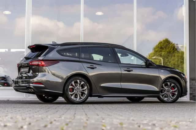 Ford Focus (2022) thumbnail 3