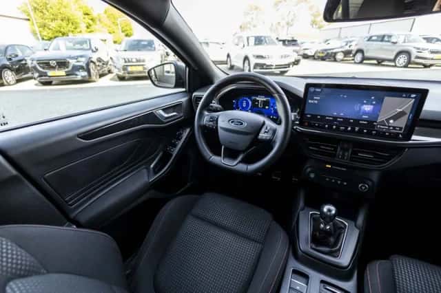 Ford Focus (2022) thumbnail 21