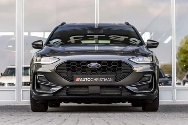 Ford Focus (2022) thumbnail 4