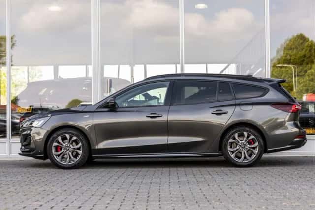 Ford Focus (2022) thumbnail 6