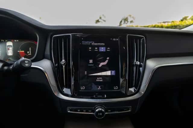 Volvo V60 (2019) thumbnail 30