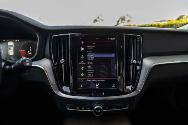 Volvo V60 (2019) thumbnail 65