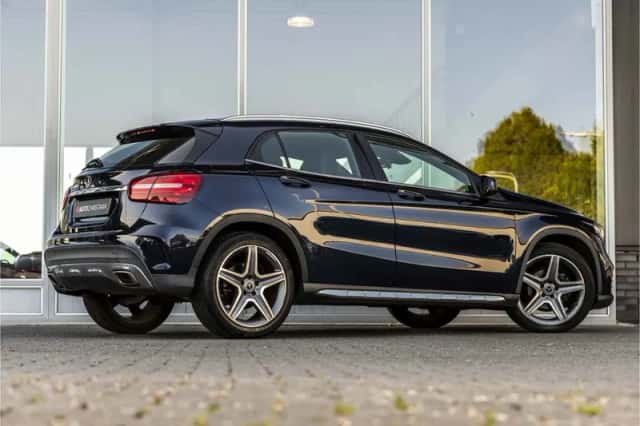 Mercedes-Benz GLA (2018) thumbnail 3