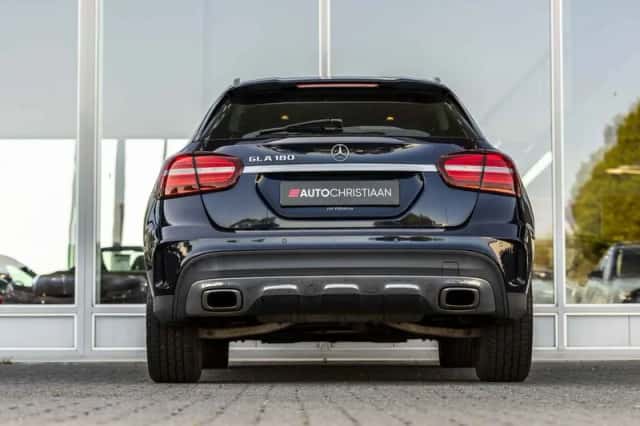 Mercedes-Benz GLA (2018) thumbnail 5