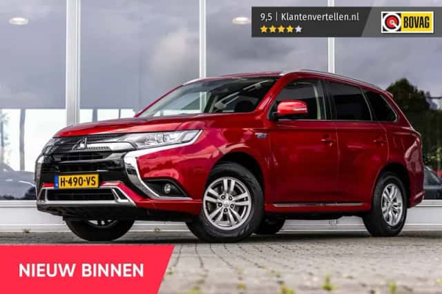 Mitsubishi Outlander (2020) thumbnail 2
