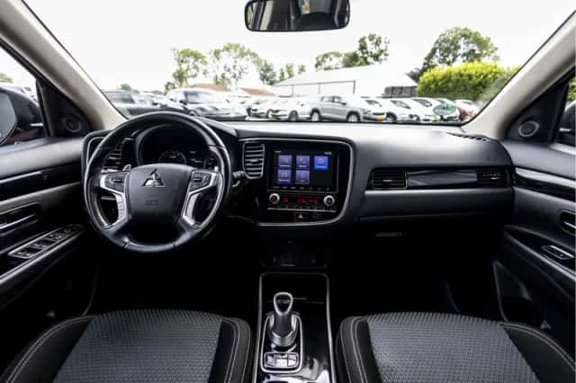 Mitsubishi Outlander (2020) thumbnail 28