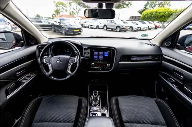 Mitsubishi Outlander (2020) thumbnail 44