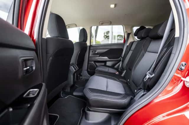 Mitsubishi Outlander (2020) thumbnail 48
