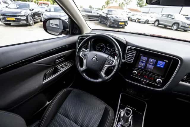 Mitsubishi Outlander (2020) thumbnail 57