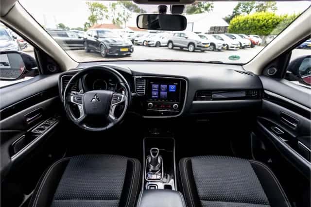 Mitsubishi Outlander (2020) thumbnail 7