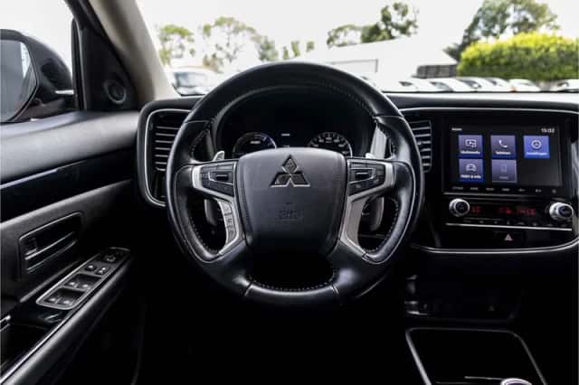 Mitsubishi Outlander (2020) thumbnail 8