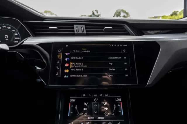 Audi e-tron (2020) thumbnail 32