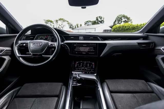 Audi e-tron (2020) thumbnail 35