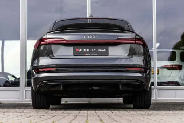Audi e-tron (2020) thumbnail 5