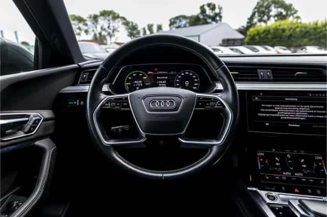 Audi e-tron (2020) thumbnail 8