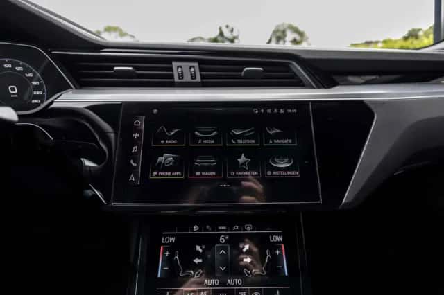 Audi e-tron (2020) thumbnail 75