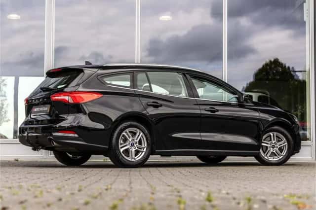 Ford Focus (2021) thumbnail 3