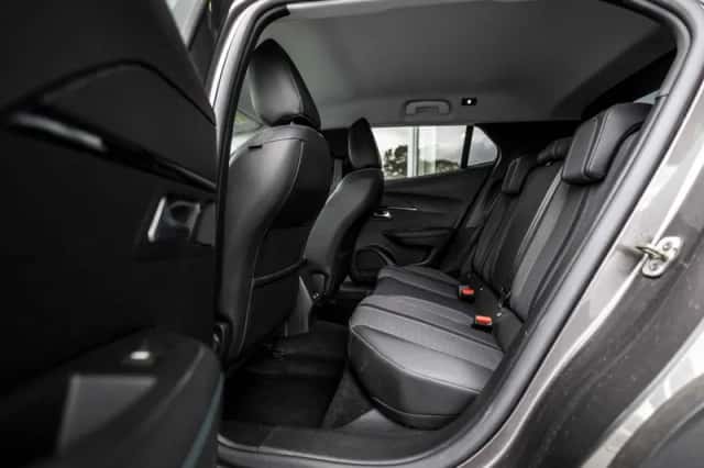 Peugeot 2008 (2021) thumbnail 11