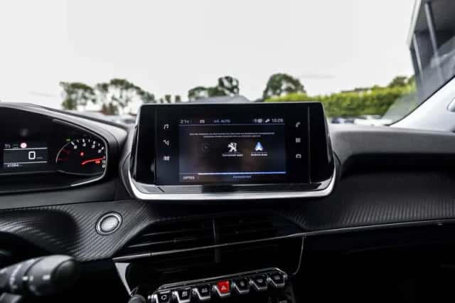 Peugeot 2008 (2021) thumbnail 26