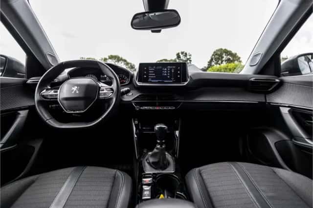 Peugeot 2008 (2021) thumbnail 32