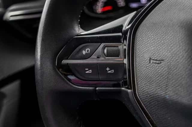 Peugeot 2008 (2021) thumbnail 33