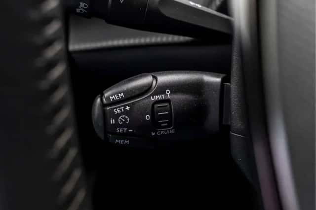 Peugeot 2008 (2021) thumbnail 35