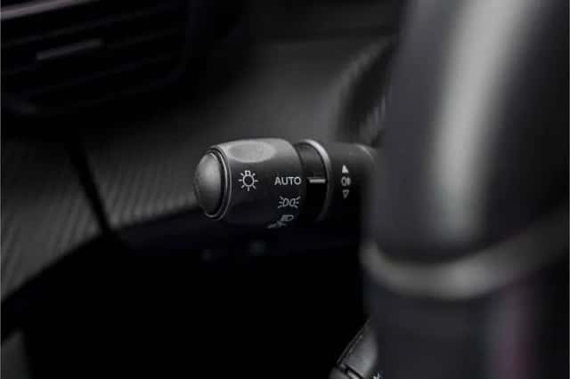 Peugeot 2008 (2021) thumbnail 36