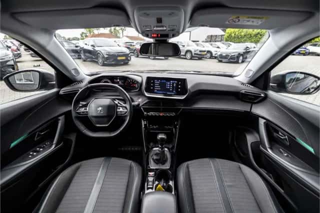 Peugeot 2008 (2021) thumbnail 7