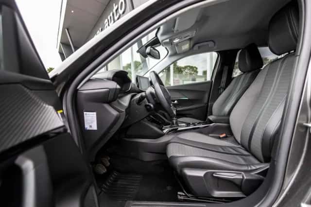 Peugeot 2008 (2021) thumbnail 10