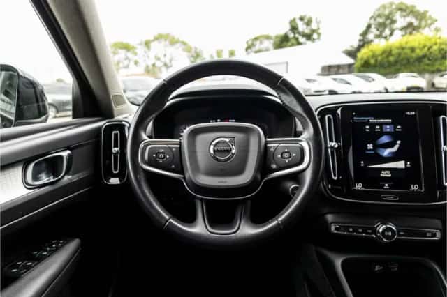 Volvo XC40 (2021) thumbnail 8