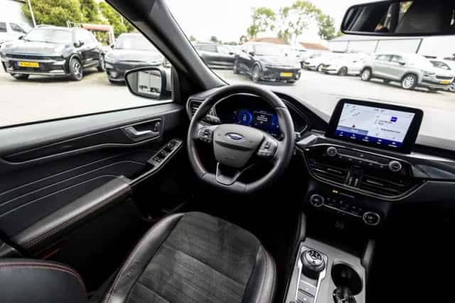 Ford Kuga (2022) thumbnail 18