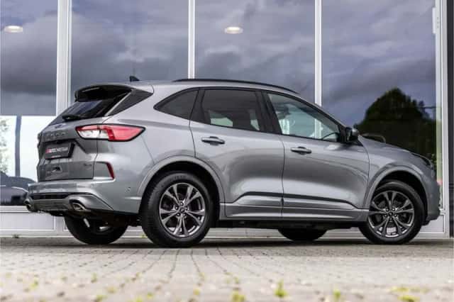 Ford Kuga (2022) thumbnail 3